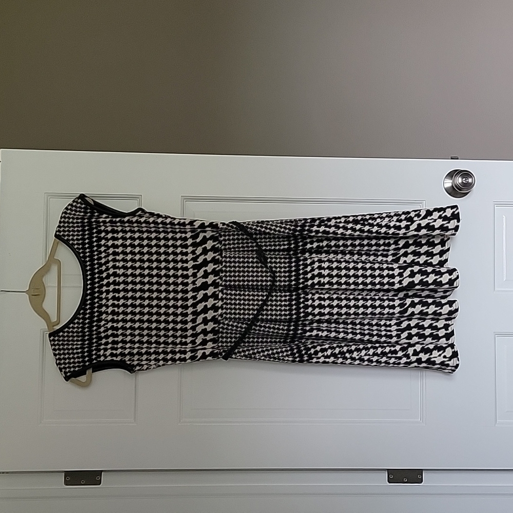 Houndstooth stretchy dress